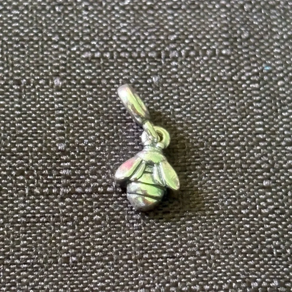 Pandora ME Bee Charm - Picture 2 of 4